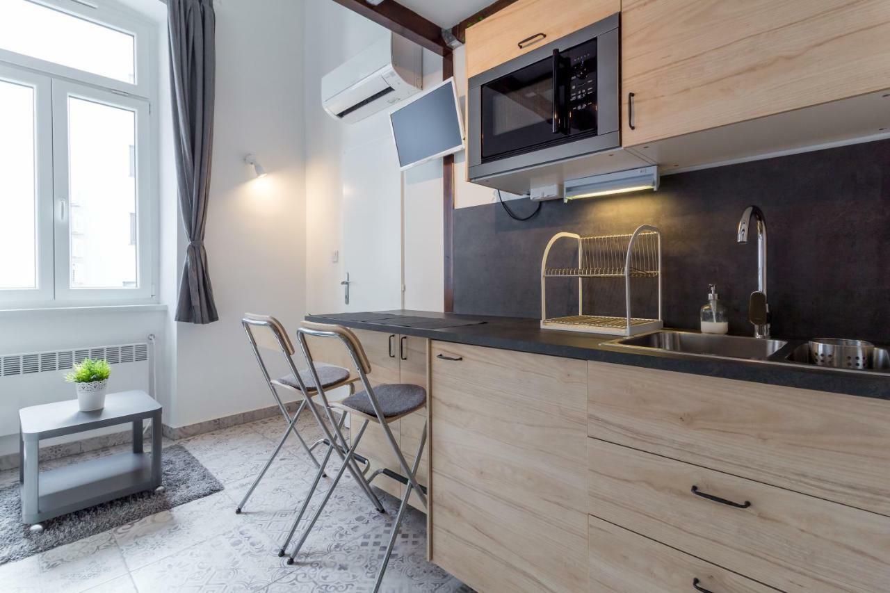 Flexible Selfcheckins 13 & 14 - Le Petit & Le Grand Zagreb - Centre - New - Apartments Repinc Exterior photo